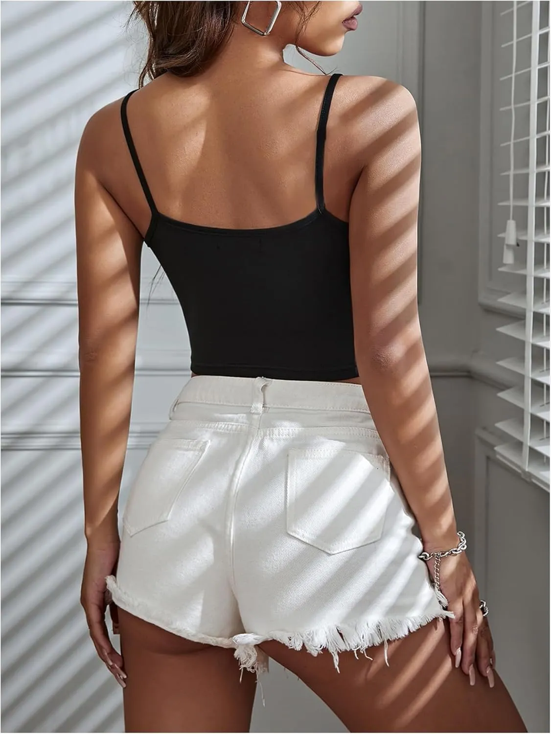 WDIRARA Women's Lace Trim V Neck Spaghetti Strap Cami Top Sleeveless Camisole Crop Tops