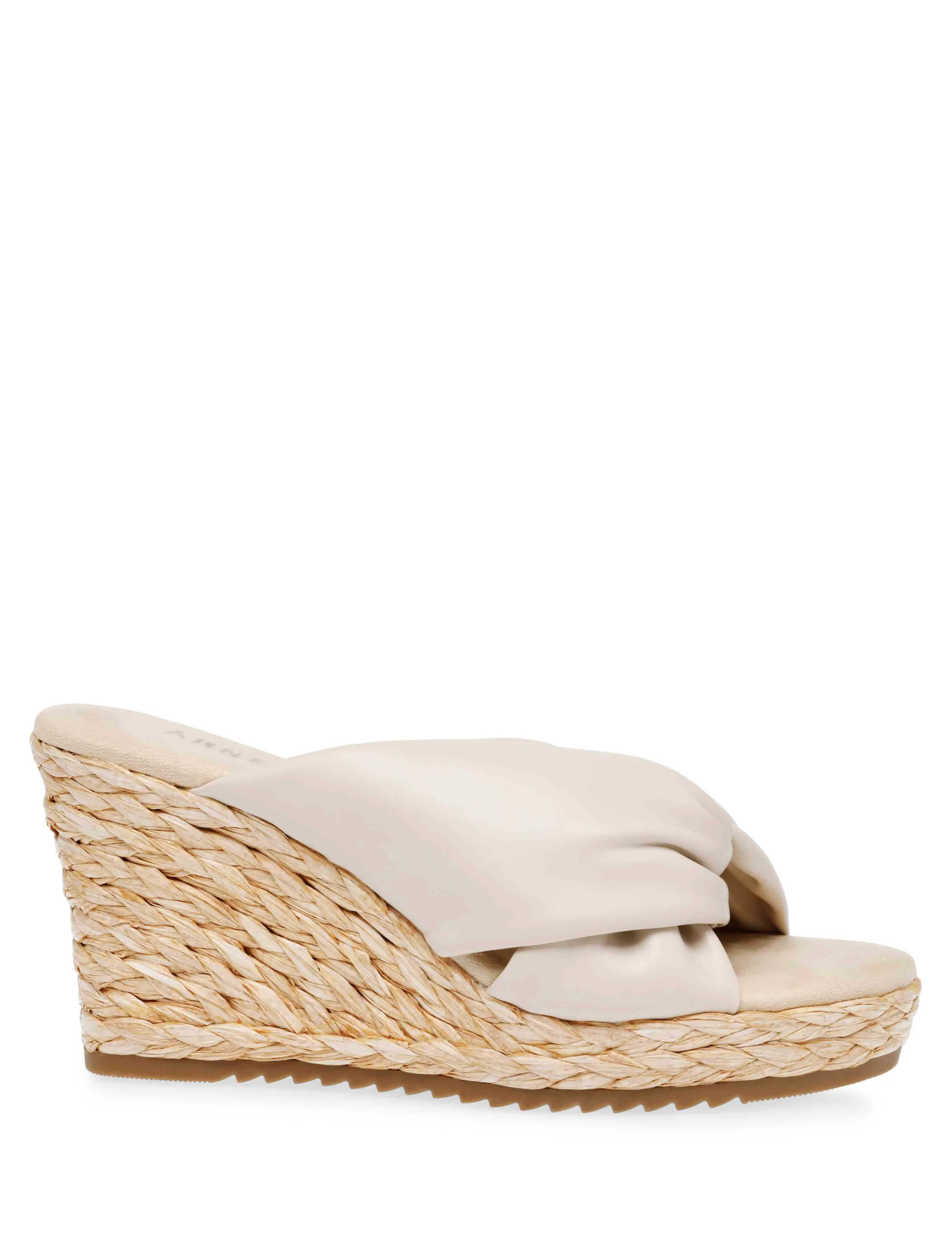 Winnie Wedge