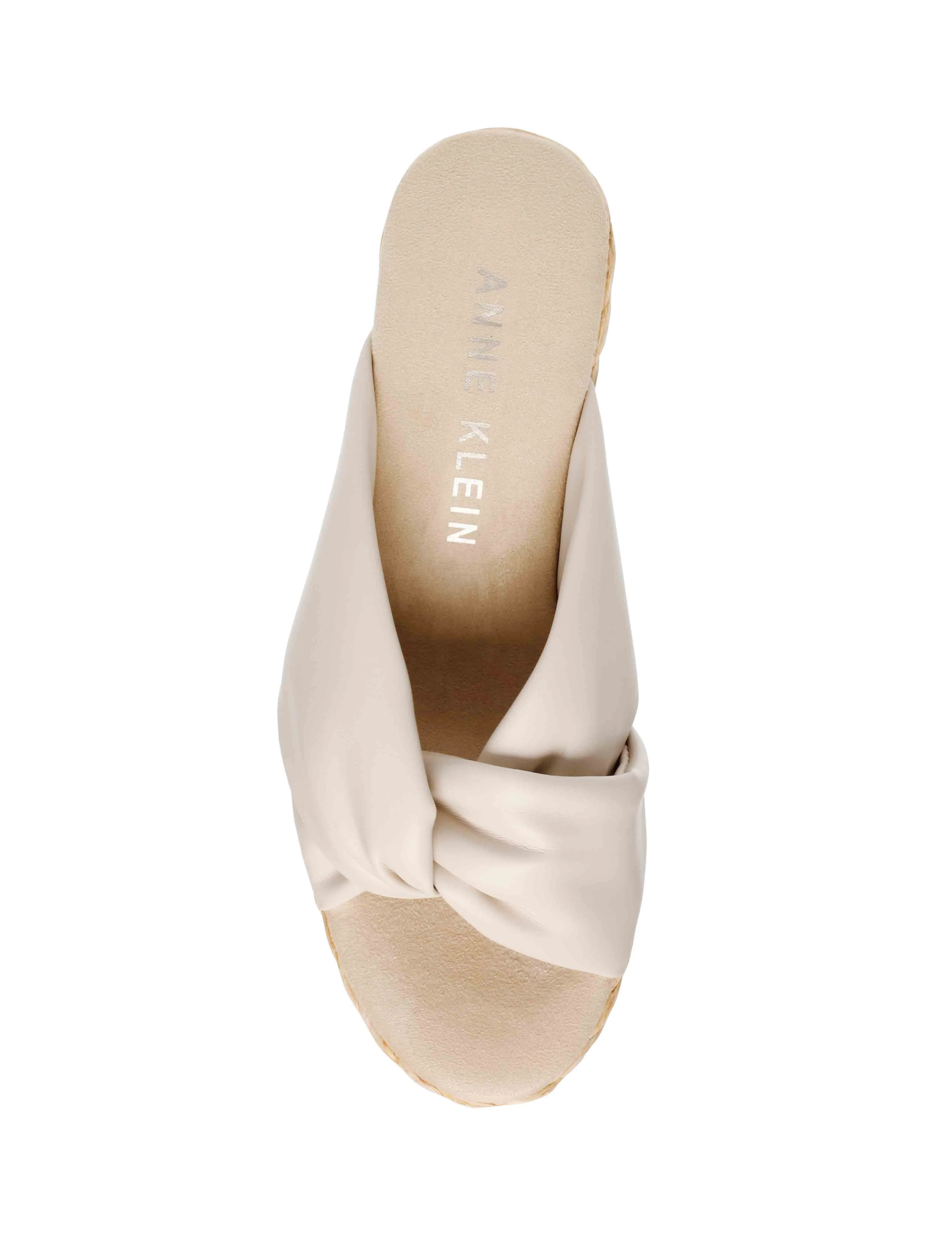 Winnie Wedge