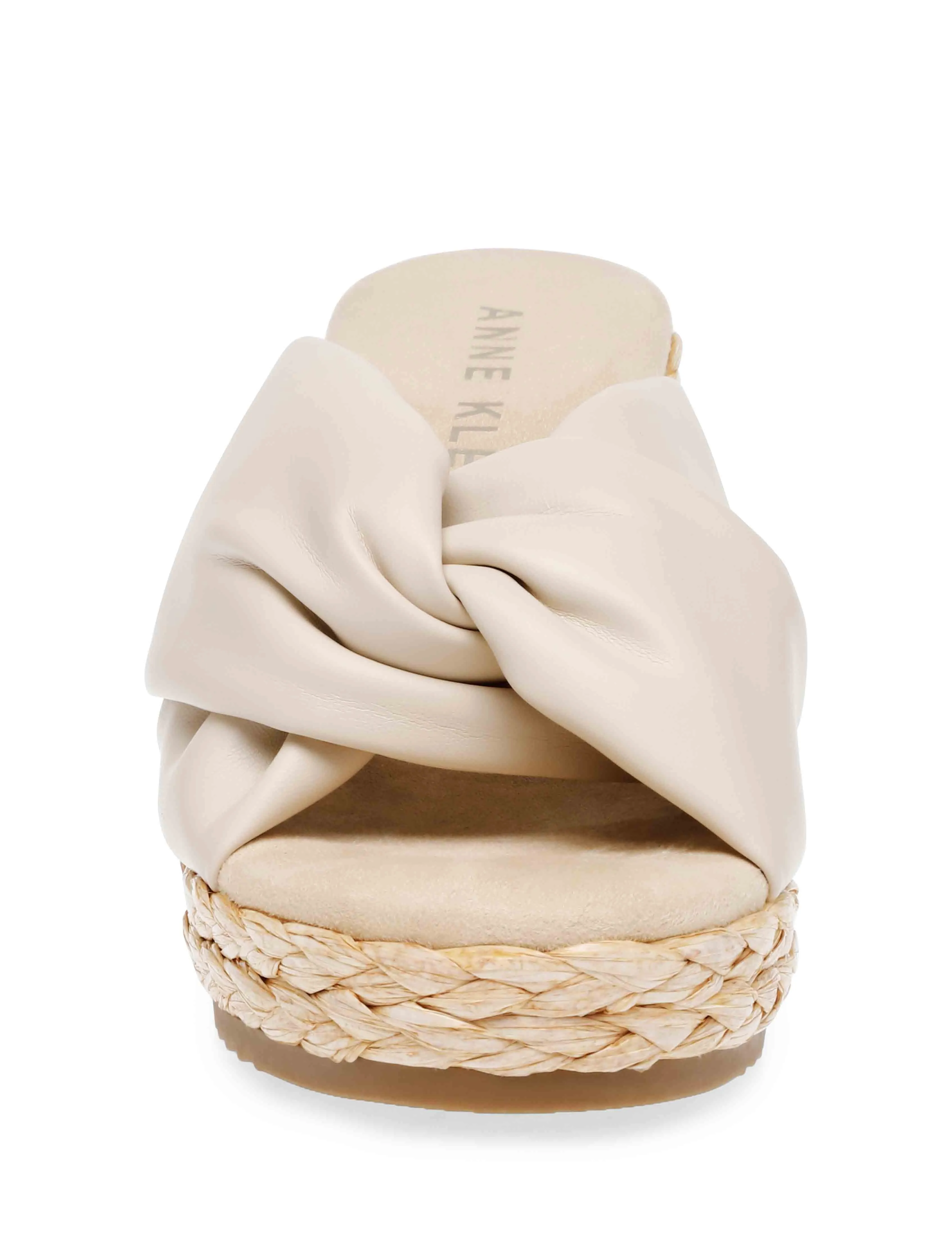Winnie Wedge