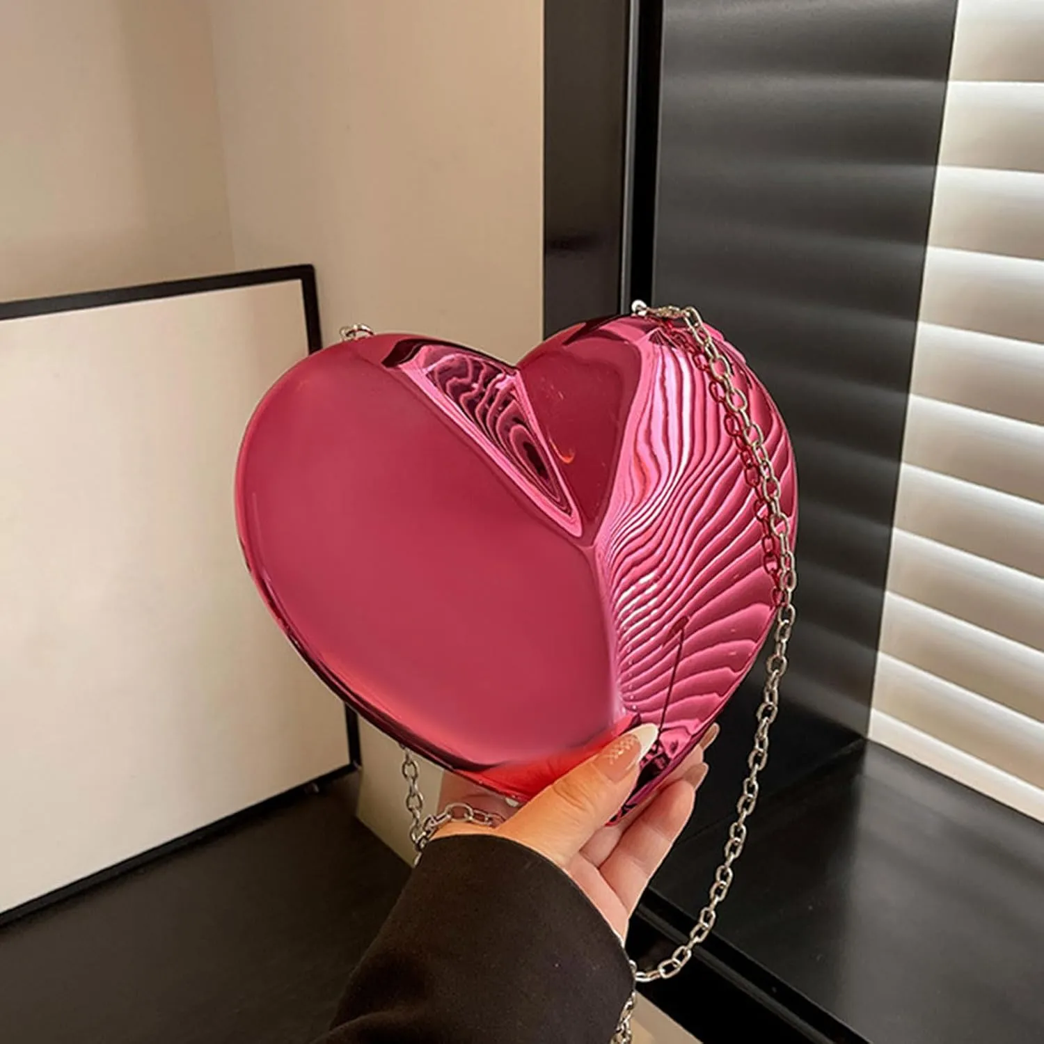 Women Evening Bag Acrylic Crossbody Bag Evening Clutches Bag Heart Shaped Handbag Chain Strap Shoulder Bag Change Purse