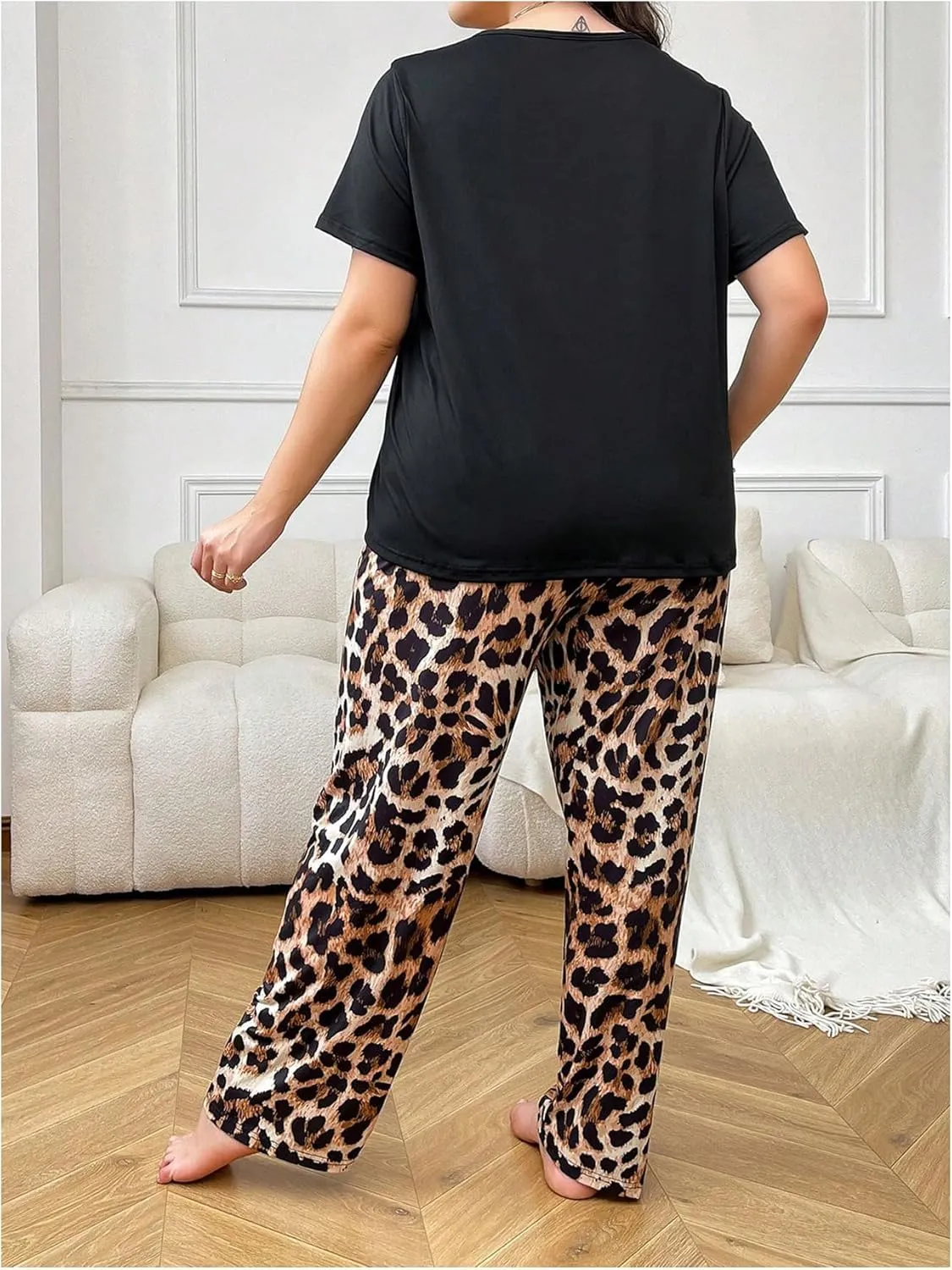 Women's Plus Size 2 Piece Leopard Pajama Sets Short Sleeve Heart Graphic Tees and Pants Sleepwear